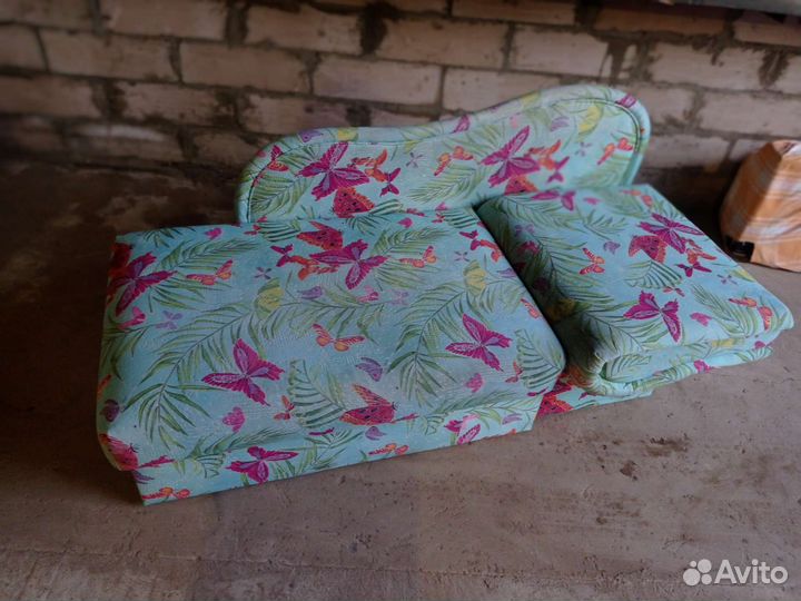 Маленький диванчик