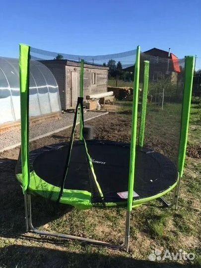 Батут с защитной сеткой