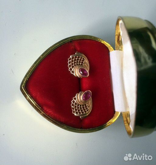 Золотые серьги с рубинами