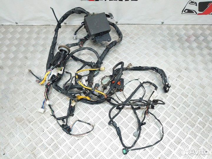 Блок предохранителей подкапотный Suzuki Grand Vita