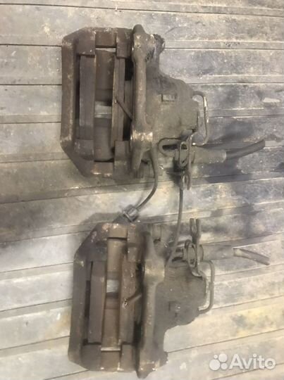 Суппорт передний левый. Правый Volkswagen Passat B