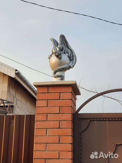 Садовая скульптура дракон