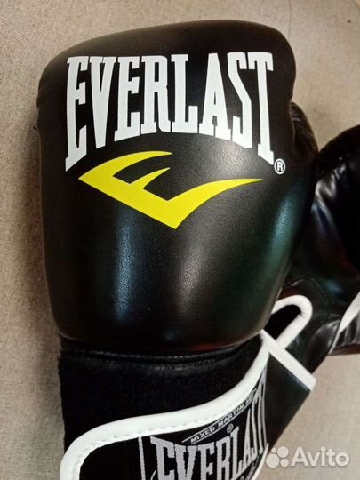 Боксерские перчатки Everlast