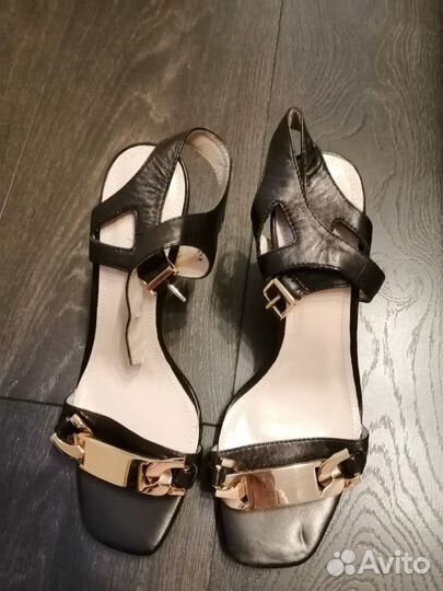 Продам новые босоножки Calipso