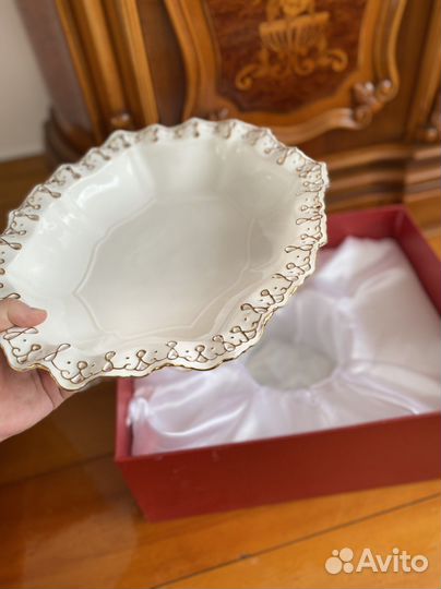 Ваза для фруктов на ножке