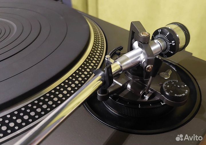 Проигрыватель виниловых пластинок Technics SL-1200