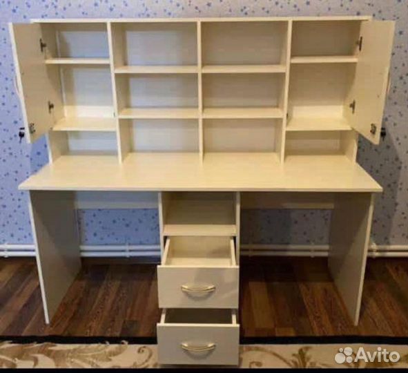 Письменный стол