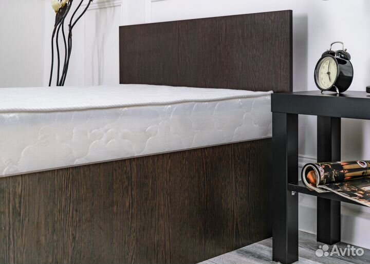 Кровать с матрасом