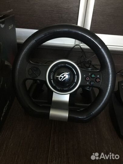 Игровой руль с педалями