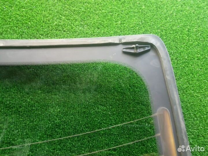 Стекло кузовное глухое заднее Ford Focus 3 седан