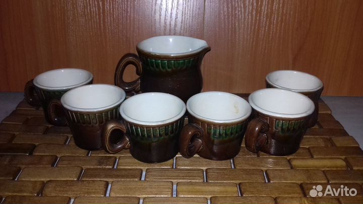 Посуда-бокалы, молочник, графин, чайник, солонки