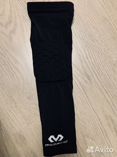 Налокотник McDavid с защитой