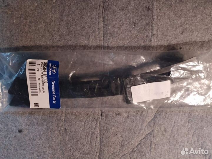 Кронштейн бампера пер. под фару правый solaris