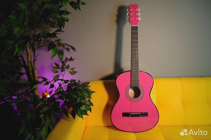Акустическая гитара с чехлом новая