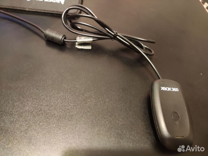 Xbox 360 250 Гб + Kinect с беспроводным геймпадом