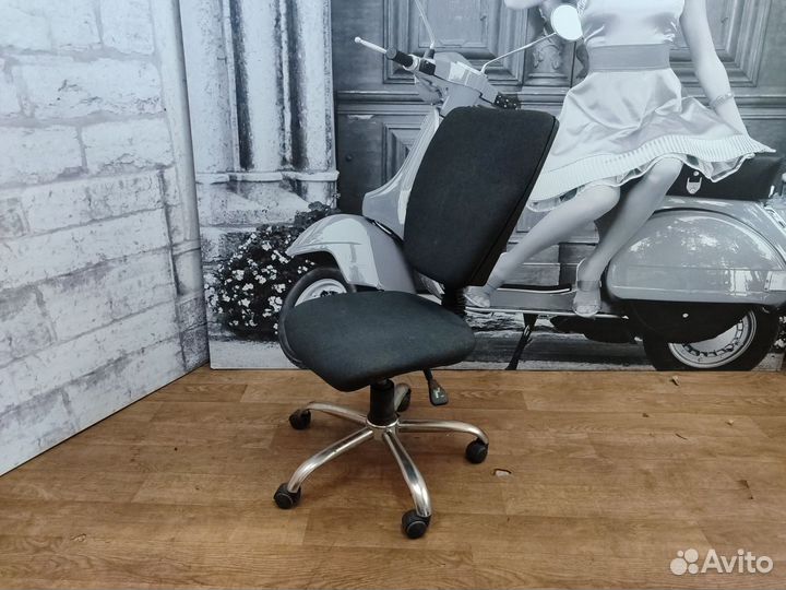 Кресло компьютерное без подлокотников б/у 12-163