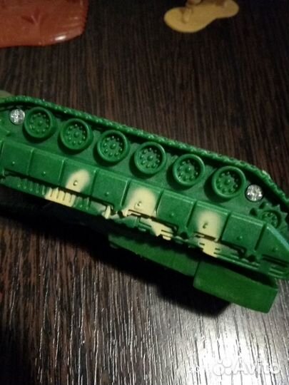 Танк и 2 бойца