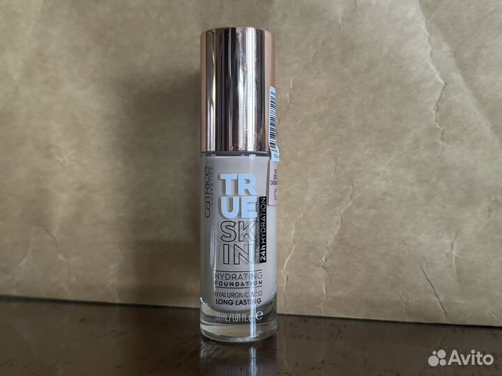 Тональная основа (увлвжняющая) catrice