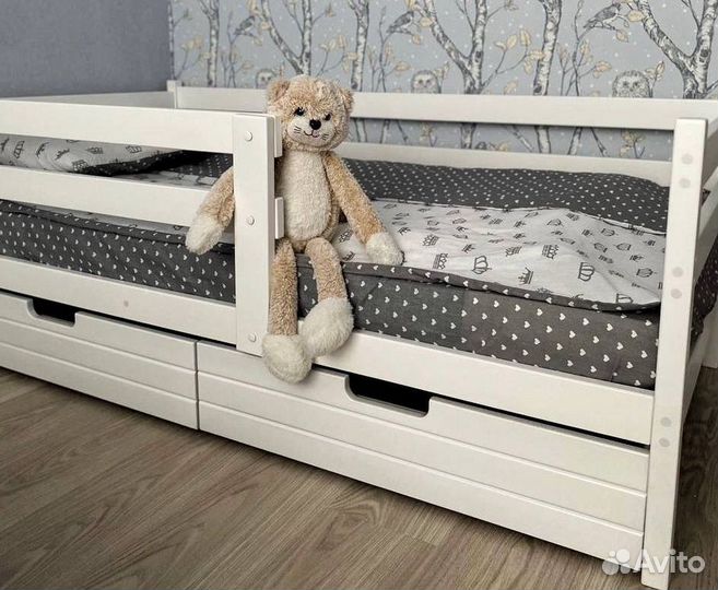 Детская кровать с бортиком