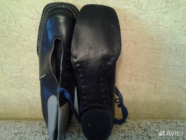 Ботинки лыжные кожаные новые 40,41,42 разм