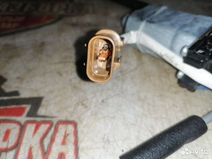 Стеклоподъемник передний правый Mitsubishi Fuso