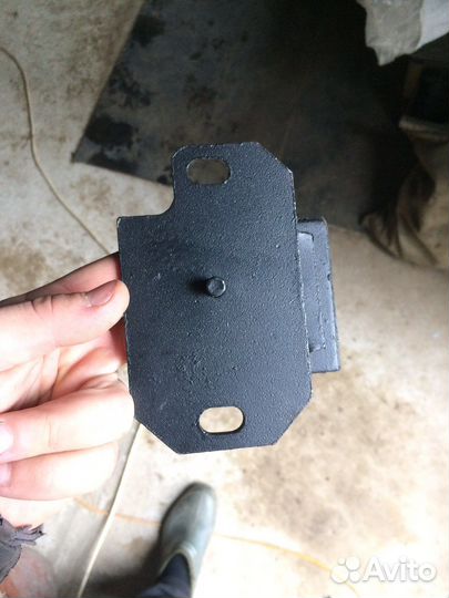 Подушка двигателя Isuzu, 4HF1. 4HG-1