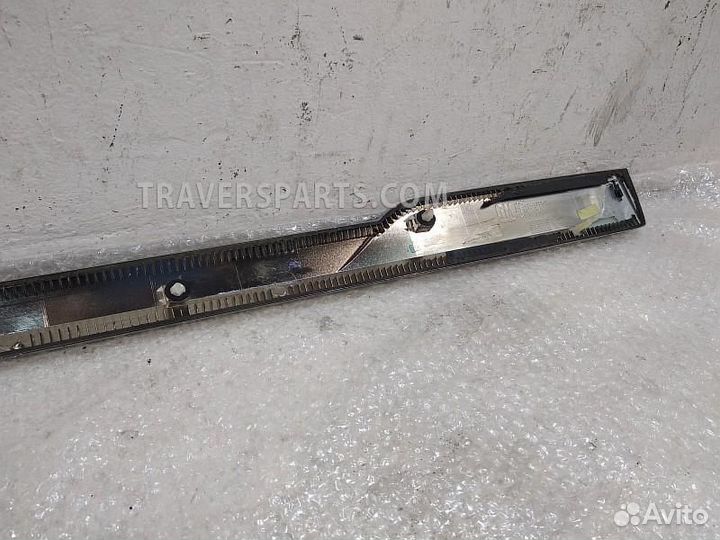 Накладка двери передней левой