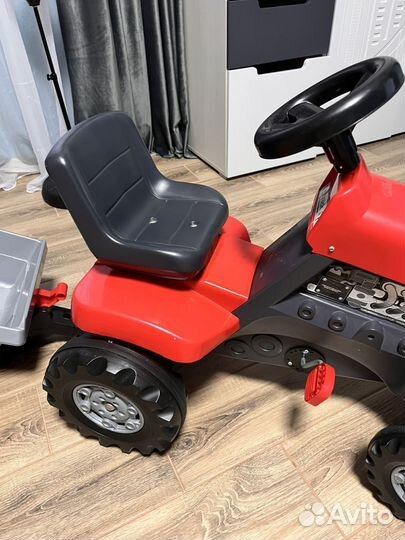 Трактор с педалями детский