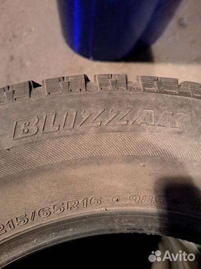 Bridgestone Blizzak Ice 215/65 R16