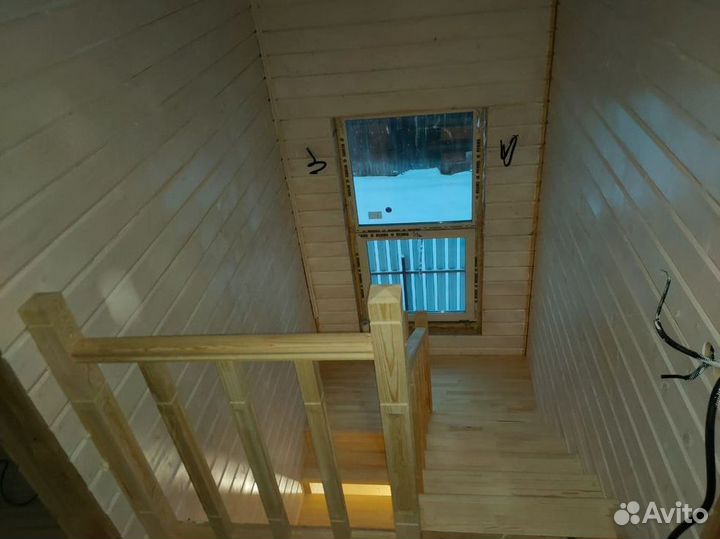 Лестница деревянная с забежными ступенями