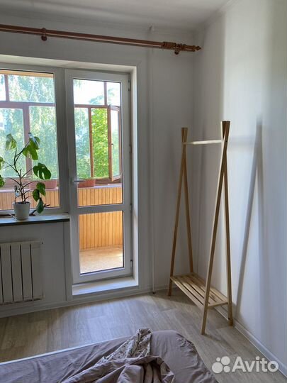 Вешало напольное деревянное. Стойка для одежды