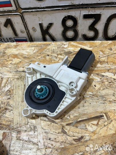 Моторчик стеклоподъемника передний правый Audi A5