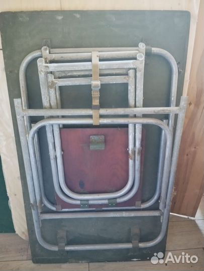 Складной стол с табуретками