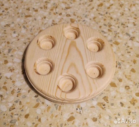 Подставка для пасхальных яичек с можжевельником