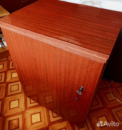 Швейная машина чайка 142м