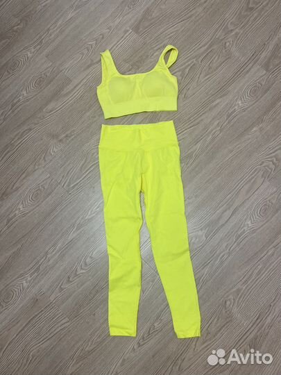 Леггинсы и топ для фитнеса