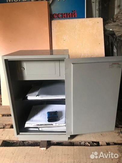 Шкаф металлический сейф