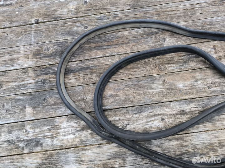 Toyota corolla 130 2003 Резинка крышки багажника