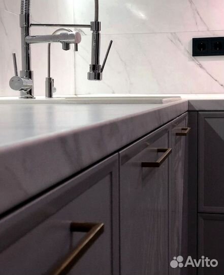 Кухонный гарнитур с барной стойкой