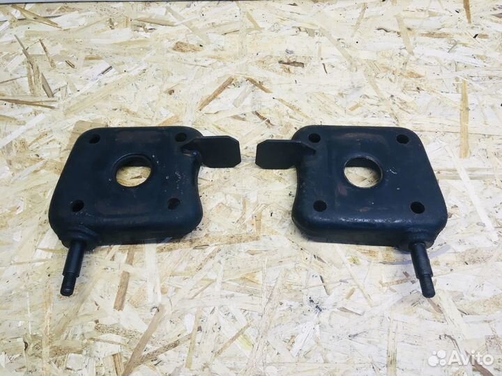 Чашки задних пружин Nissan Cedric Gloria WY30