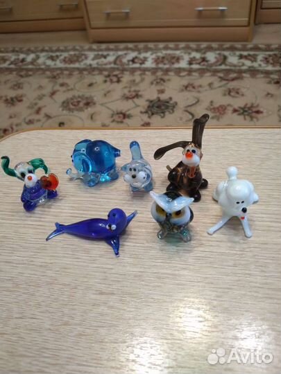 Фигурки из цветного стекла