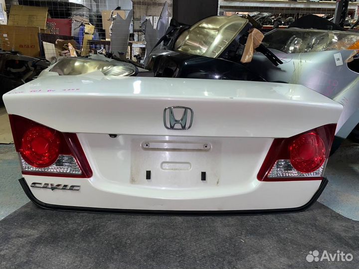 Крышка багажника Honda Civik 4d