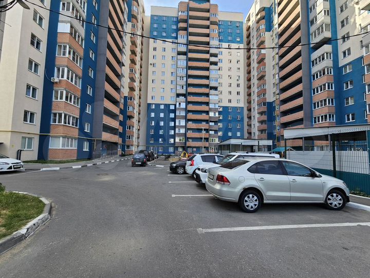 2-к. квартира, 58 м², 13/17 эт.