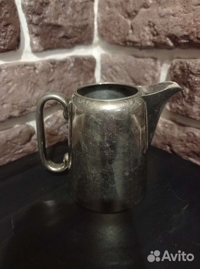 Старинный молочник, Европа