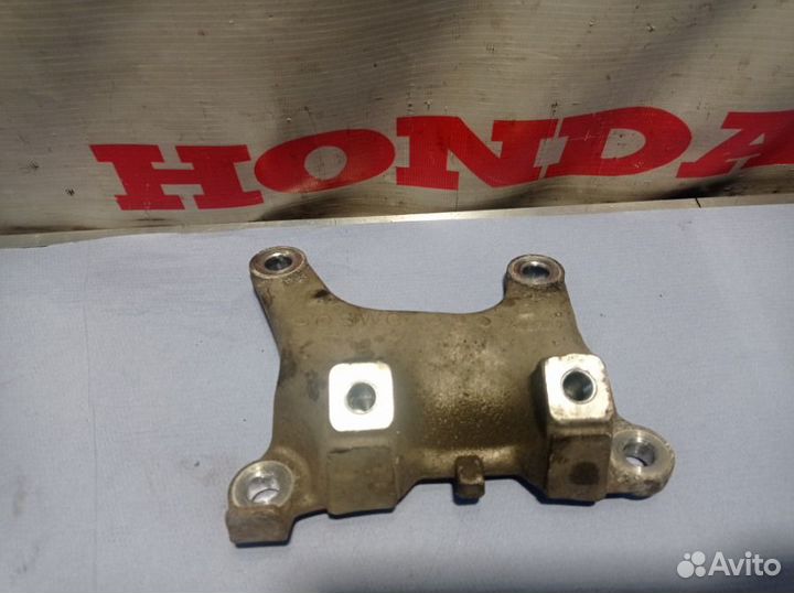 Кронштейн Honda Cr-V RE5 R20A2 2006-2011