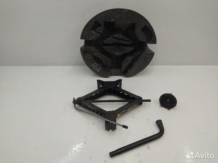 Б/У Б/У Набор инструментов штатный 31317346 volvo