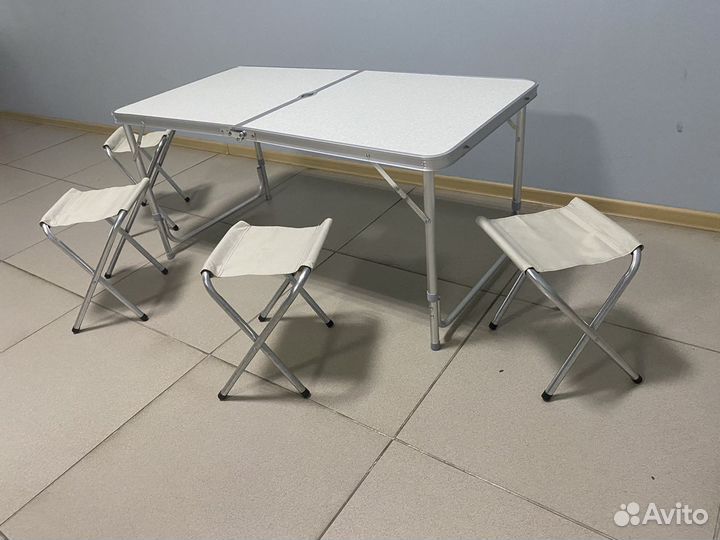 Стол складной со стульями