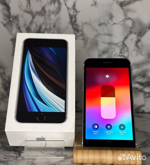 iPhone SE, 64 ГБ