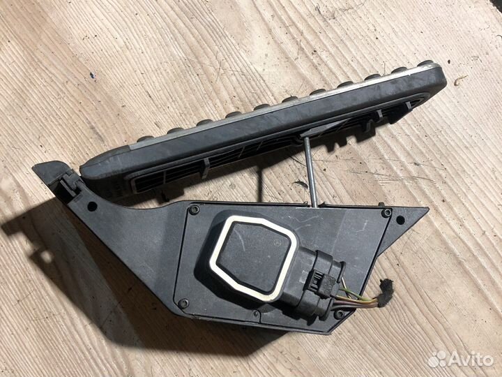 Педаль газа mercedes w204