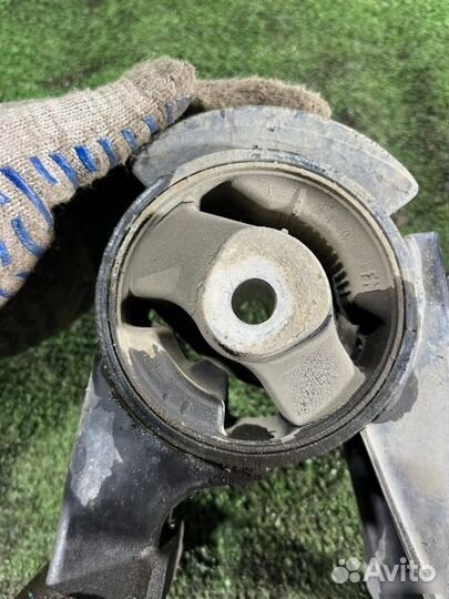 Опора двигателя задняя Toyota Corolla E150